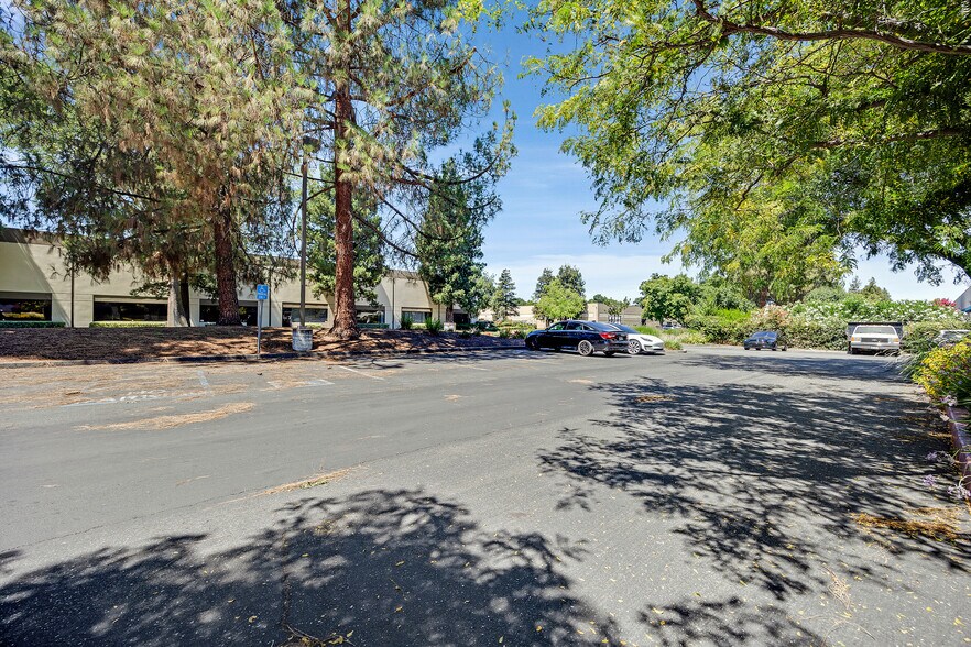4749 Bennett Dr, Livermore, CA à vendre - Photo de l’immeuble – Image 2 sur 33