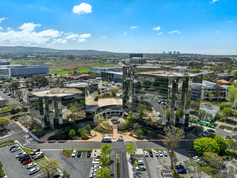 5000 Birch St, Newport Beach, CA à louer - Photo de l’immeuble – Image 3 sur 27