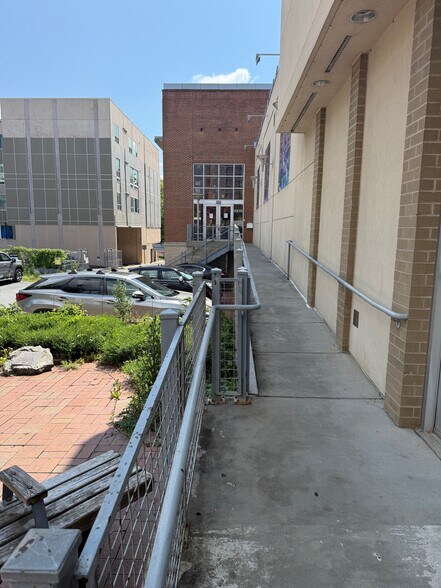 8215 Fenton St, Silver Spring, MD à vendre - Photo de l’immeuble – Image 3 sur 14