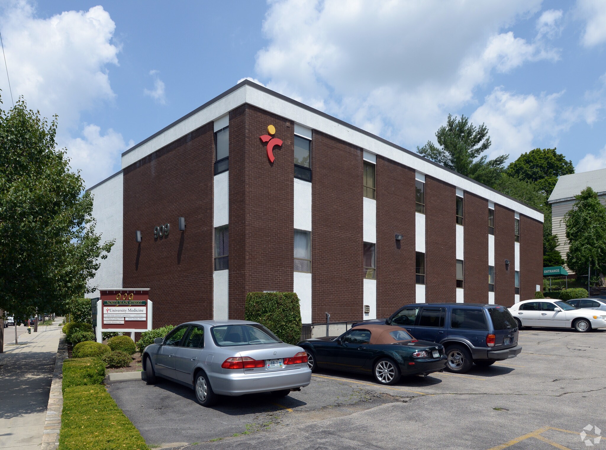 909 N Main St, Providence, RI à louer Photo principale– Image 1 sur 5