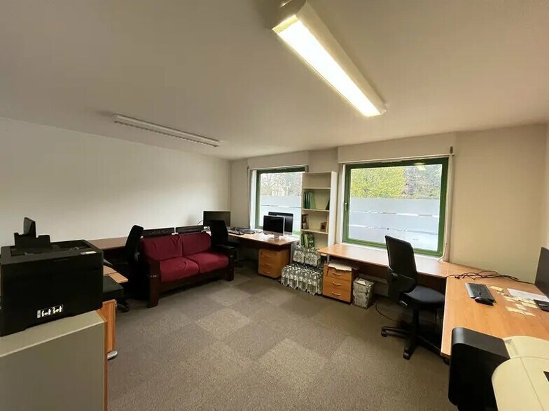 Bureau dans Champs-sur-Marne à vendre - Photo intérieure – Image 3 sur 7