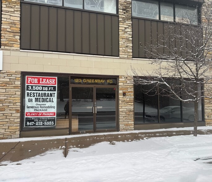 123 Green Bay Rd, Wilmette, IL à louer - Photo de l’immeuble – Image 2 sur 7