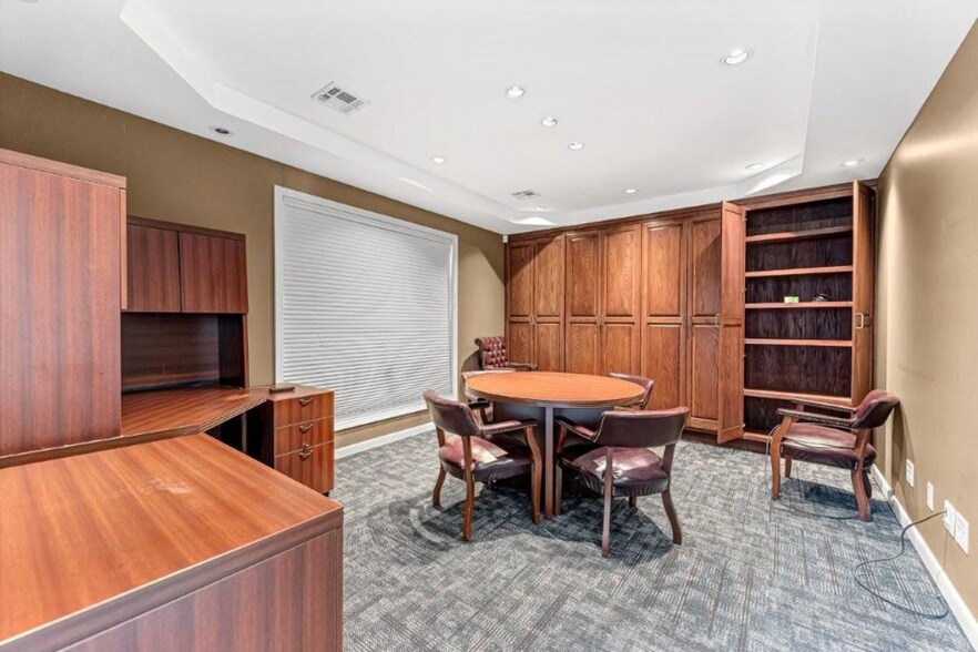 620 N 13th St, Rogers, AR à vendre - Photo de l’immeuble – Image 3 sur 5