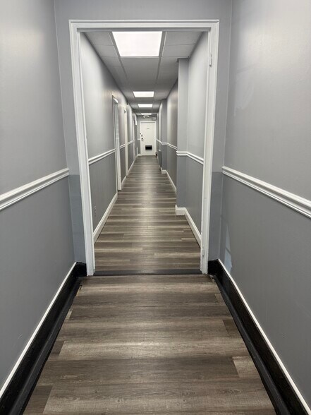 55 Front St, Rockville Centre, NY à louer - Photo de l’immeuble – Image 3 sur 9