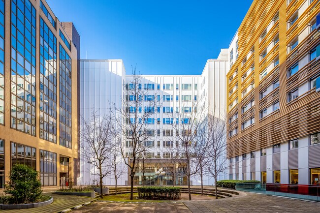 Plus de détails pour 21 Rue Des Trois Fontanot, Nanterre - Bureau à louer