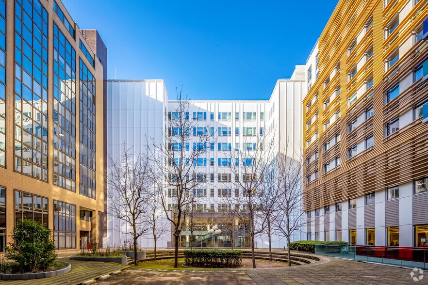 21 Rue Des Trois Fontanot, Nanterre à louer - Photo principale – Image 1 sur 16