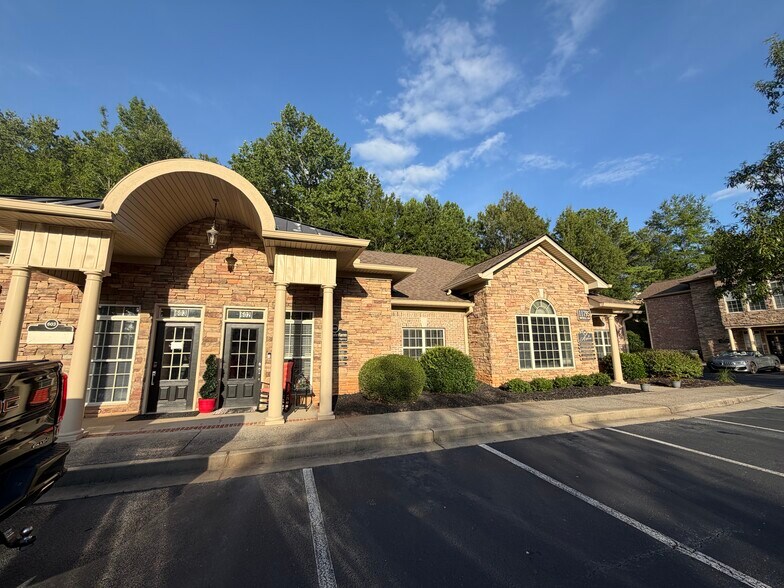 11795 Northfall Ln, Alpharetta, GA à vendre - Photo de l’immeuble – Image 1 sur 3