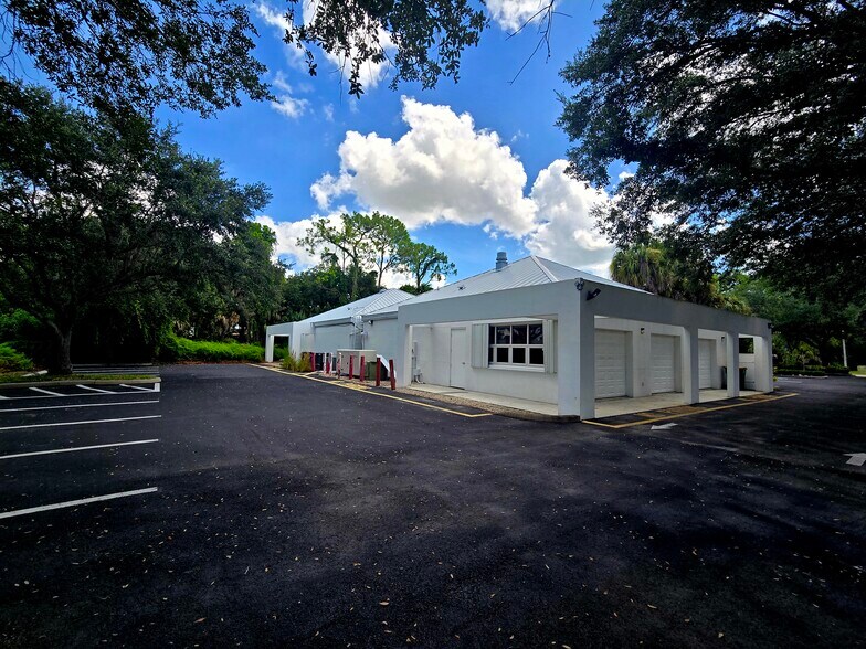 2610 Northbrooke Plaza Dr, Naples, FL à louer - Photo de l’immeuble – Image 3 sur 17