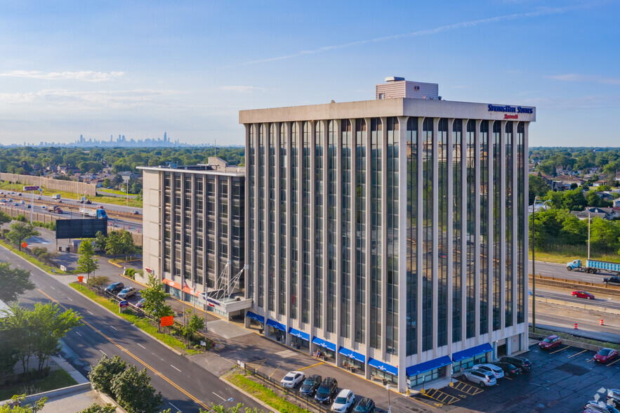 8101 W Higgins Rd, Chicago, IL à louer - Photo de l’immeuble – Image 3 sur 4