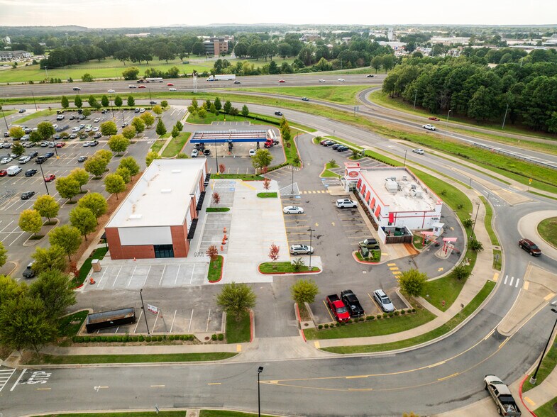 1190 S Amity Rd, Conway, AR à louer - Photo de l’immeuble – Image 3 sur 7