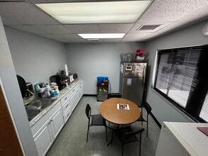 4625 East Bay Dr, Clearwater, FL à louer Photo de l’immeuble– Image 2 sur 5