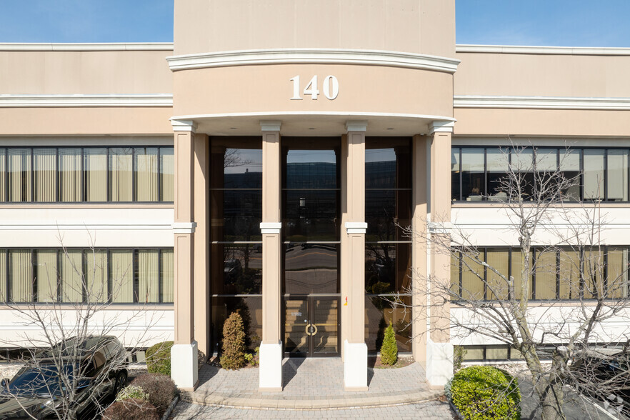 140 Sylvan Ave, Englewood Cliffs, NJ à louer - Photo de l’immeuble – Image 3 sur 6
