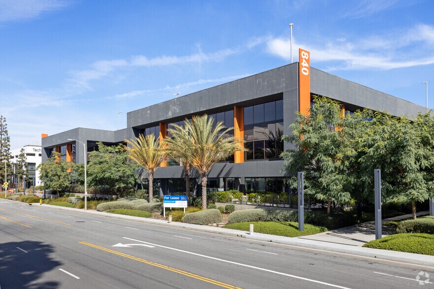 840 apollo St, El Segundo, CA à louer - Photo principale – Image 1 sur 16