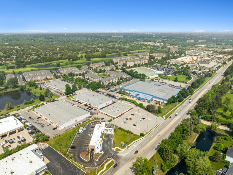 6807 Hobson Valley Dr, Woodridge, IL à vendre - Photo de l’immeuble – Image 2 sur 11
