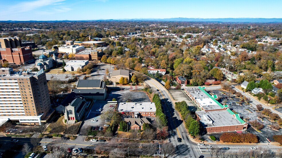 429 N Main St, Greenville, SC à vendre - Photo de l’immeuble – Image 3 sur 56
