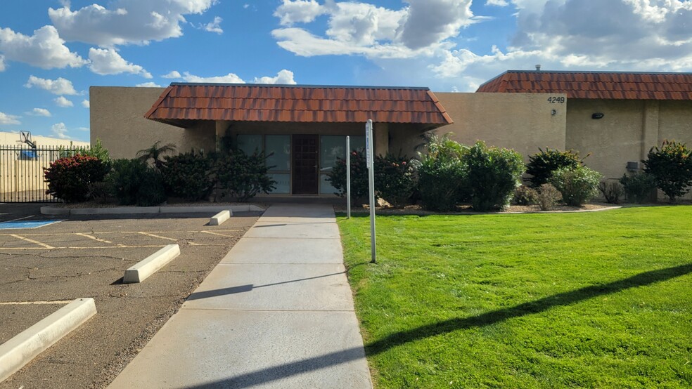 4249 E Wood St, Phoenix, AZ à vendre - Photo de l’immeuble – Image 2 sur 3