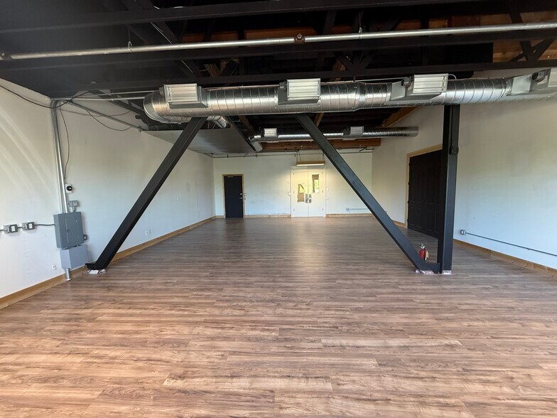 8911 Lakewood Dr, Windsor, CA à louer - Photo de l’immeuble – Image 3 sur 17