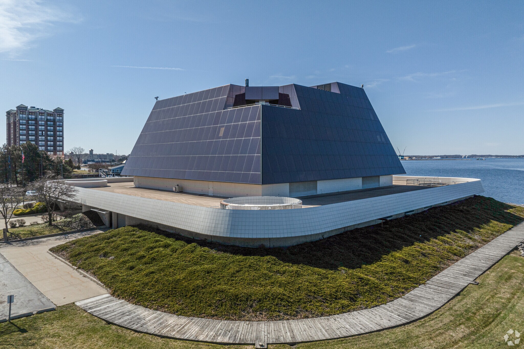 700 Terrace Point Rd, Muskegon, MI à louer Photo de l’immeuble– Image 1 sur 12