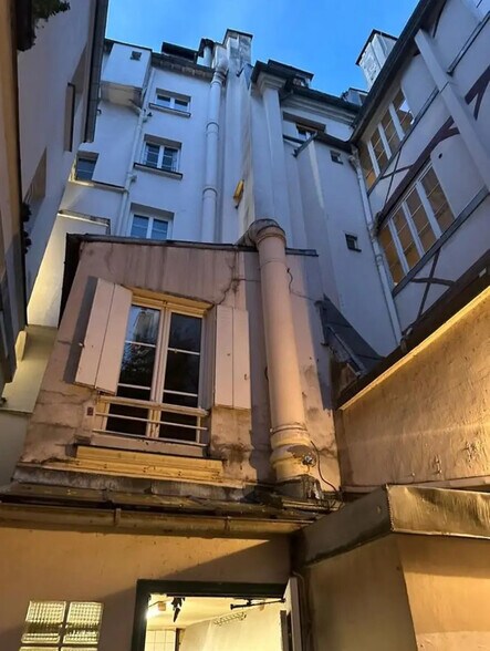 Local commercial dans Paris à louer - Photo de l’immeuble – Image 1 sur 1