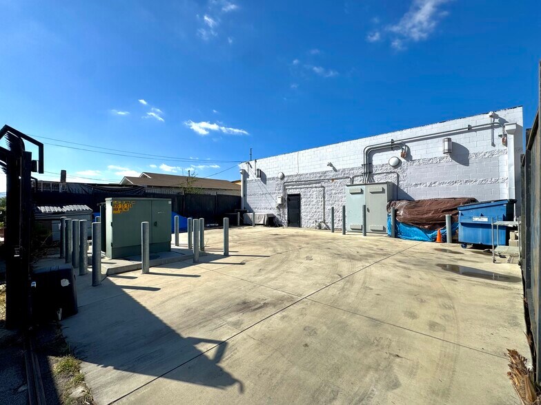 5447 Satsuma St, North Hollywood, CA à vendre - Photo de l’immeuble – Image 1 sur 13