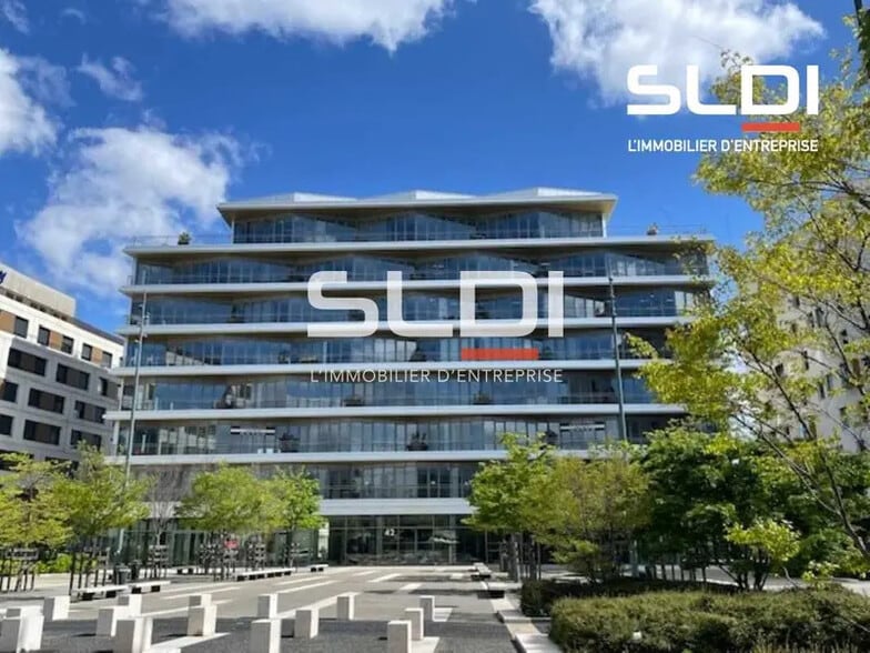 Rue Simone Veil, Vénissieux à louer - Photo de l’immeuble – Image 1 sur 9