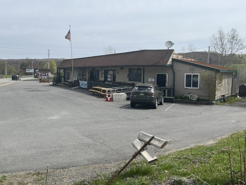 1058 Main St, Newfoundland, PA à vendre - Photo principale – Image 1 sur 5