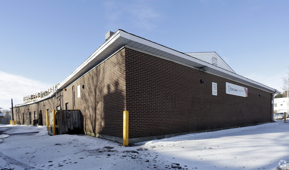 1 Tartan Dr, Ottawa, ON à louer - Photo de l’immeuble – Image 2 sur 7