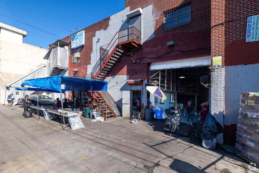 10211-10219 44th Ave, Corona, NY à vendre - Photo de l’immeuble – Image 3 sur 19