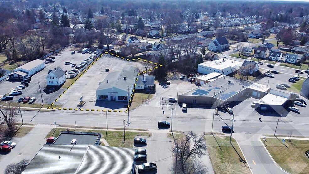 2439 Tremainsville Rd, Toledo, OH à vendre - Photo de l’immeuble – Image 1 sur 1