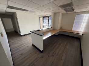 8030-8040 Remmet Ave, Canoga Park, CA à louer Photo intérieure– Image 2 sur 11