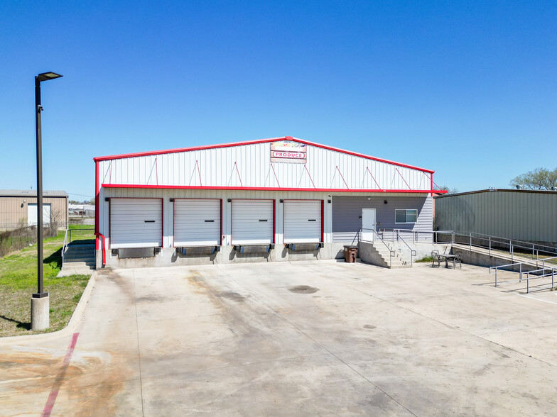 113 Bufkin Ln, Lockhart, TX à louer - Photo de l’immeuble – Image 2 sur 37