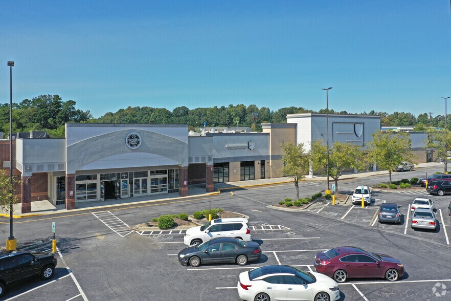 3740 S Holden Rd, Greensboro, NC à louer - Photo principale – Image 2 sur 9