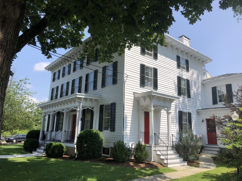 12 Lower Center St, Clinton, NJ à louer - Photo de l’immeuble – Image 1 sur 14