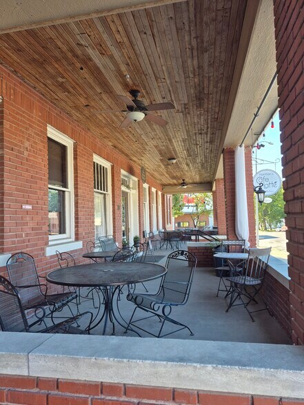139 W Peoria St, Paola, KS à louer - Photo de l’immeuble – Image 3 sur 13