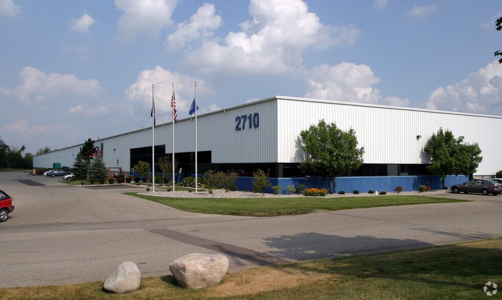 2710 Northridge Dr NW, Walker, MI à louer - Photo de l’immeuble – Image 2 sur 22