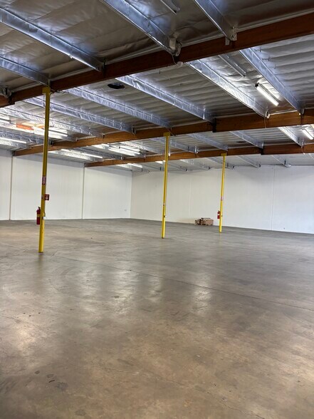 1512 Kona Dr, Compton, CA à louer - Photo de l’immeuble – Image 3 sur 5