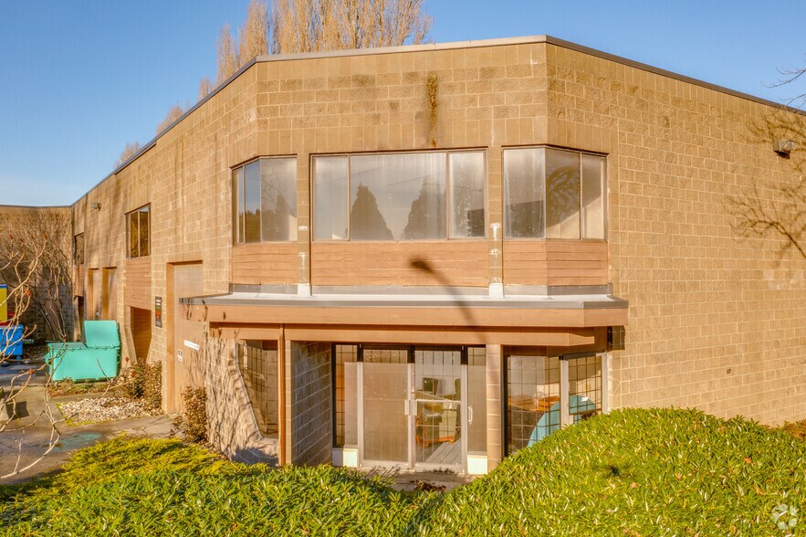 2551 Vauxhall Pl, Richmond, BC à louer - Photo de l’immeuble – Image 3 sur 5