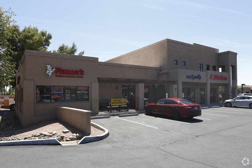 610 N Gilbert Rd, Gilbert, AZ à louer - Photo de l’immeuble – Image 2 sur 4