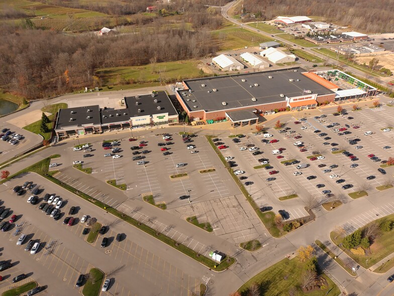 255 Meadowlands Dr, Chardon, OH à louer - Photo de l’immeuble – Image 3 sur 6