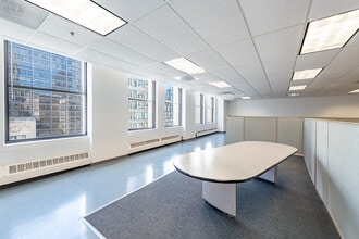 17 N State St, Chicago, IL à louer Photo intérieure– Image 2 sur 10