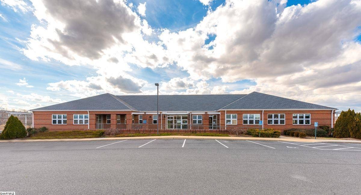 9 Pinnacle Dr, Fishersville, VA à louer Photo de l’immeuble– Image 1 sur 23