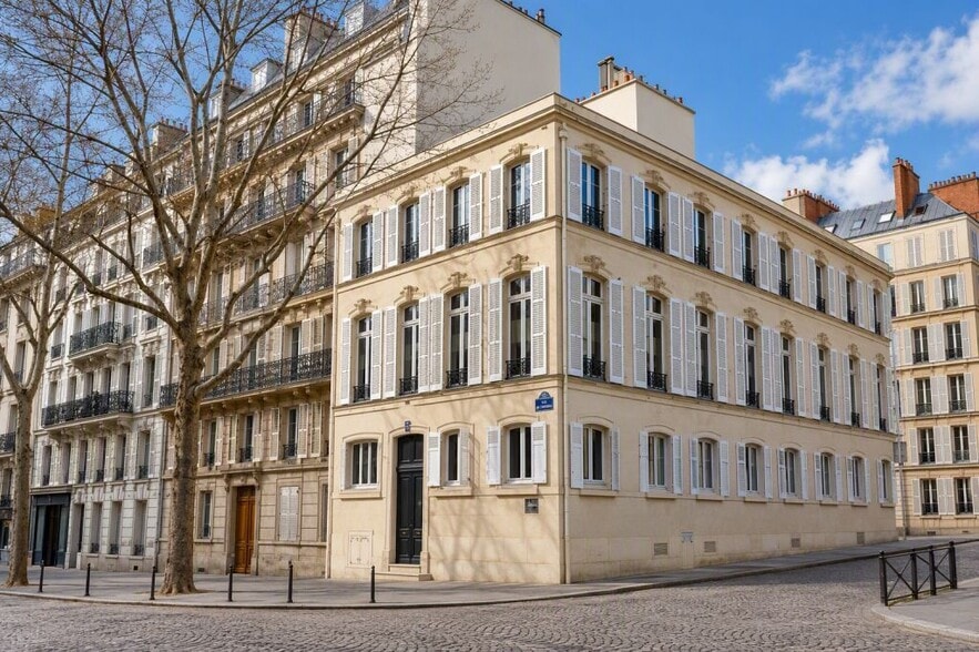 14 Avenue Trudaine, Paris à louer - Photo de l’immeuble – Image 1 sur 9