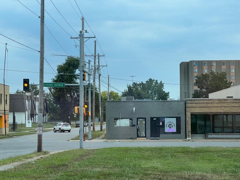 3124 Strong Ave, Kansas City, KS à vendre - Photo de l’immeuble – Image 3 sur 16