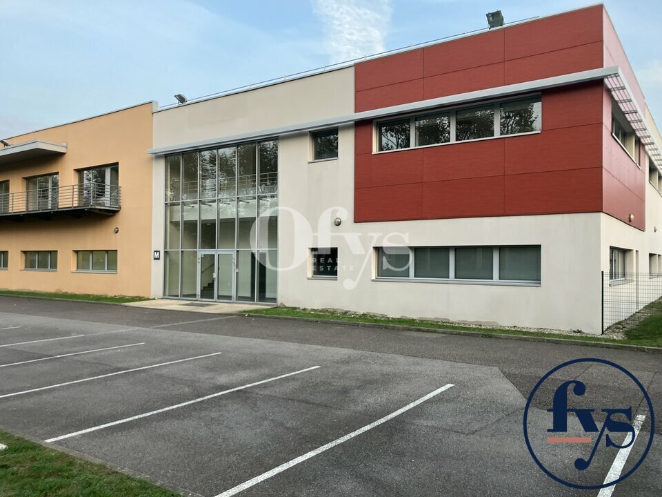 50 Rue Jean Zay, Saint-Priest à louer Photo de l’immeuble– Image 1 sur 13