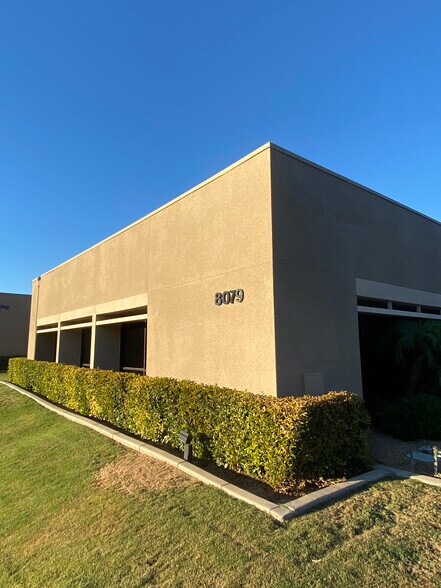 8079 N 85th Way, Scottsdale, AZ à louer - Photo de l’immeuble – Image 2 sur 2