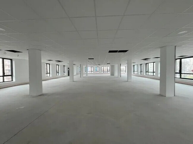 Plus de détails pour 50 Boulevard Ambroise Croizat, Vénissieux - Bureau à vendre