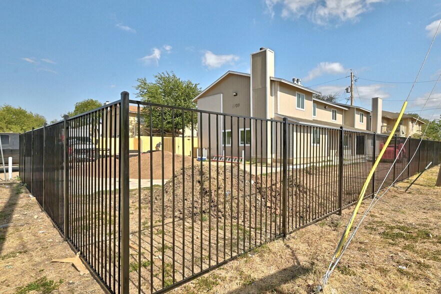 6709 Wentworth Dr, Austin, TX à vendre - Photo de l’immeuble – Image 2 sur 28