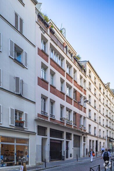 12 Rue D'Amsterdam, Paris à louer - Photo de l’immeuble – Image 3 sur 9