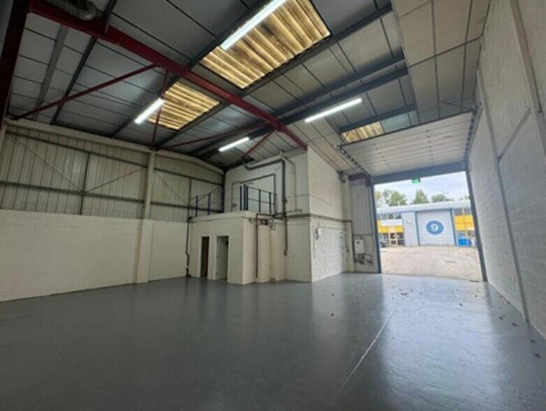 Kendal Close, Londres à louer - Photo de l’immeuble – Image 3 sur 12