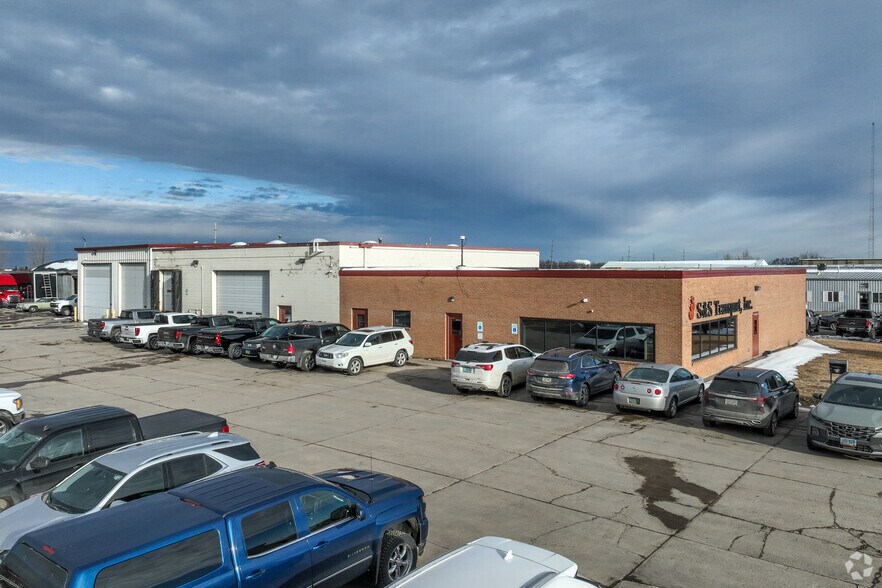 2975 N Washington St, Grand Forks, ND à louer - Photo de l’immeuble – Image 2 sur 5